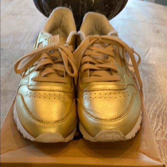 Metallic gold Reebok’s - Picture 2 of 6